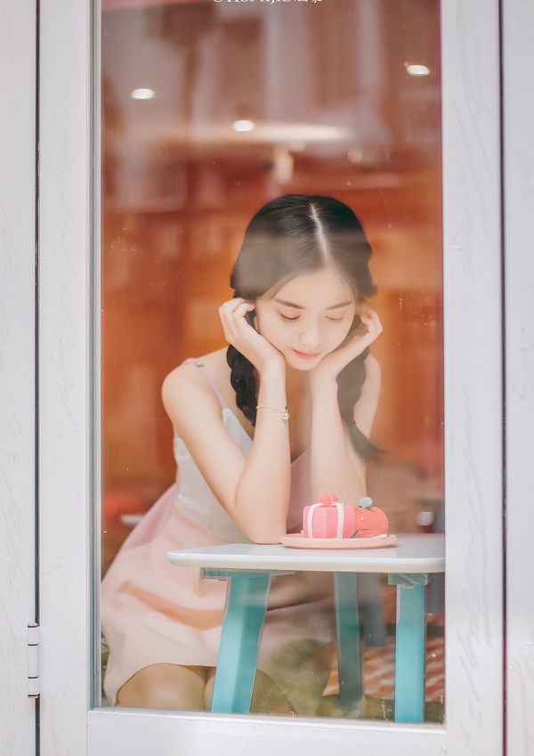 玻璃窗-唯美女生 玻璃窗清纯写真