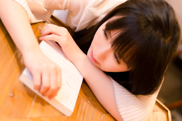 咖啡馆少女清纯写真