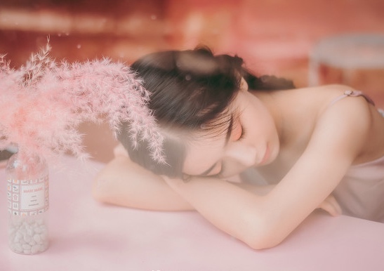 玻璃窗-唯美女生 玻璃窗清纯写真