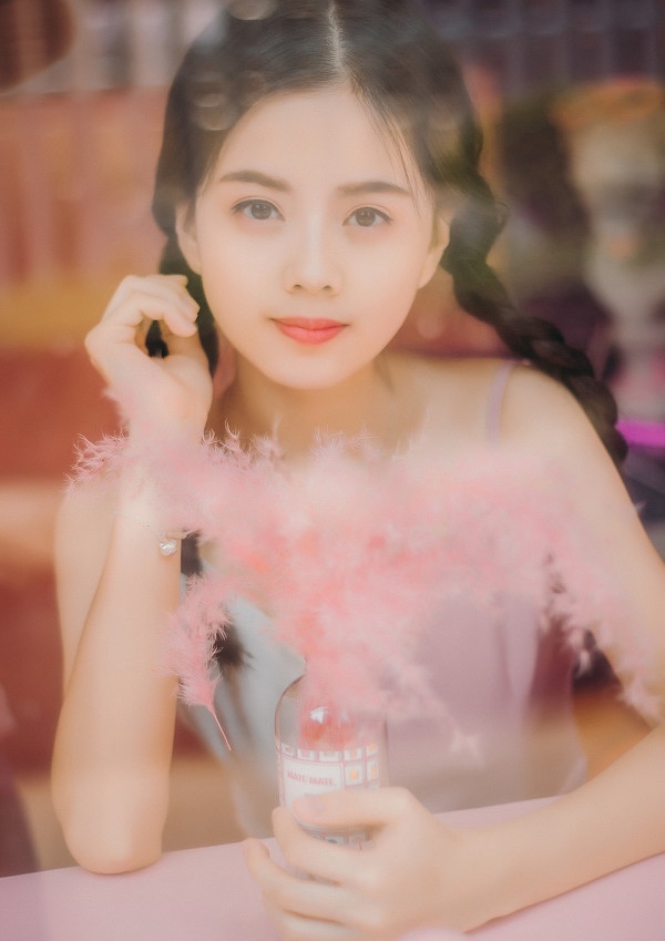 玻璃窗-唯美女生 玻璃窗清纯写真