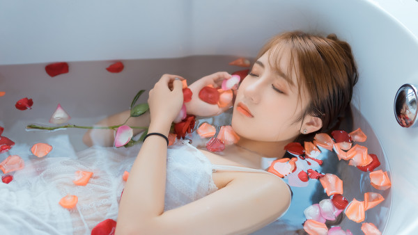 浴清纯写真