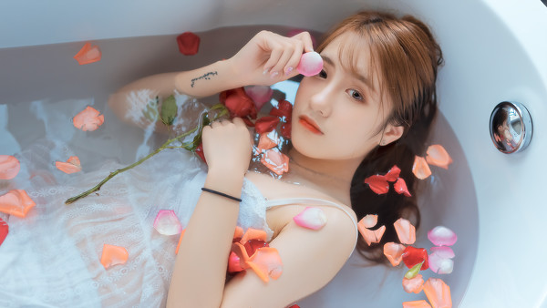 浴清纯写真
