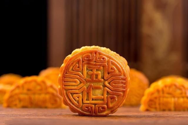 感谢公司不发月饼之恩引热议，网友回应：饱汉子不知饥汉子饥