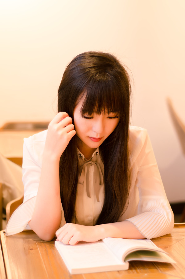 咖啡馆少女清纯写真