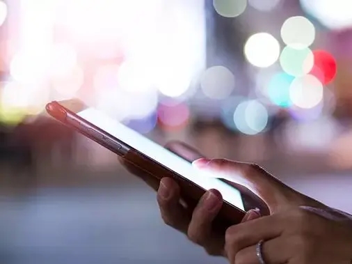 手机充电要一次性充满?99%的人都错了,这些误区要远离 错误充电 手机充电 一次性充满 充电习惯 充电的方式 第3张 手机充电要一次性充满?99%的人都错了,这些误区要远离