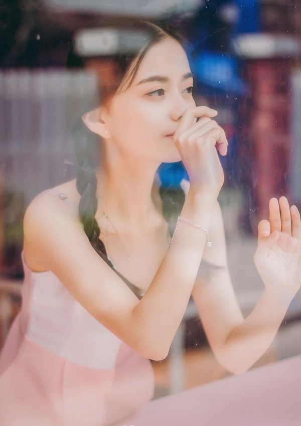 玻璃窗-唯美女生 玻璃窗清纯写真