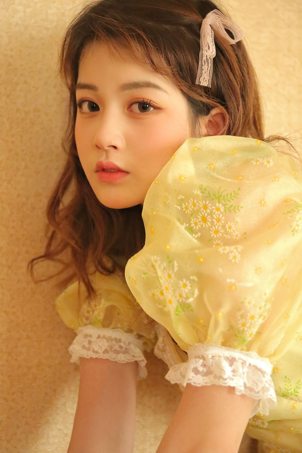 黄色碎花裙清纯写真